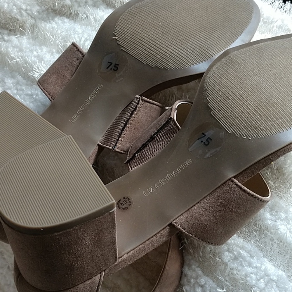 NEW Liz Claiborne Sandal Block Heel Medallion Ankle Strap Suede Truffle Tan 7.5 - Picture 5 of 13